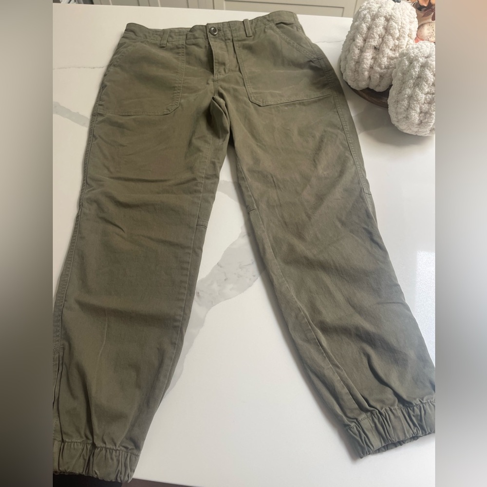 NWOT Banana Republic olive pants size 10
